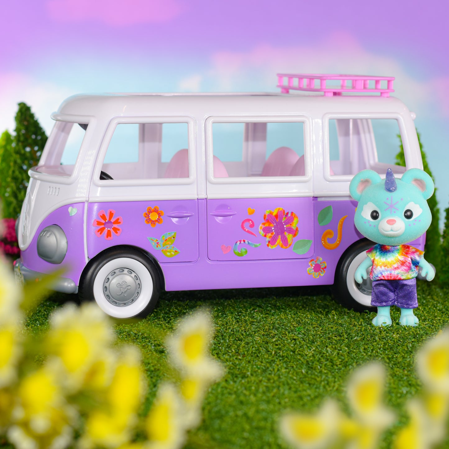 Flower Groove Van Playset β Honey Bee Acres Vehicle & Figure
