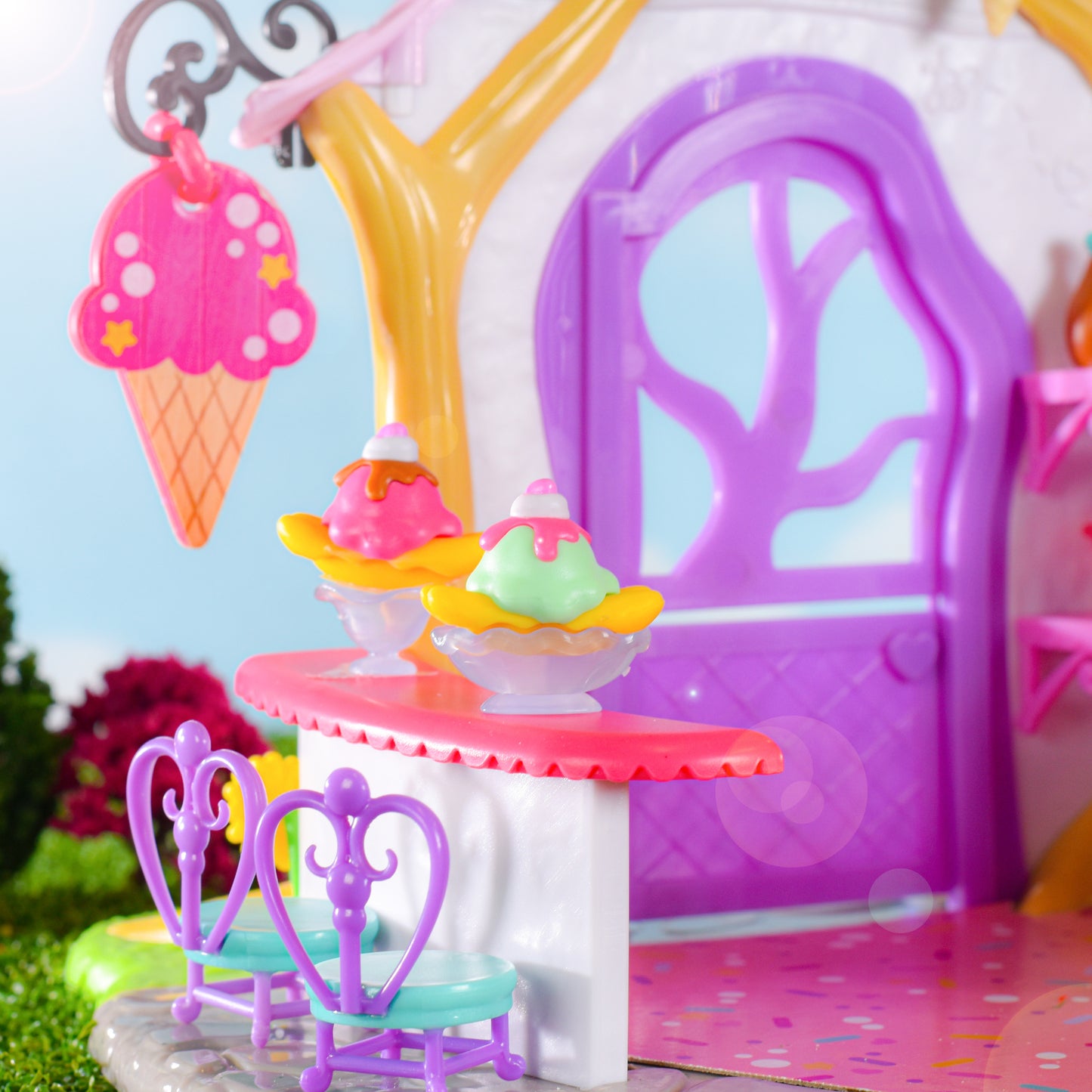 Crystal’s Ice Cream Shop Playset – Honey Bee Acres (36 pcs)