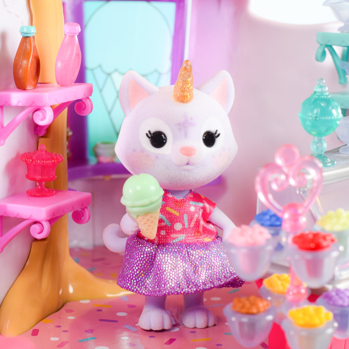 Crystal’s Ice Cream Shop Playset – Honey Bee Acres (36 pcs)