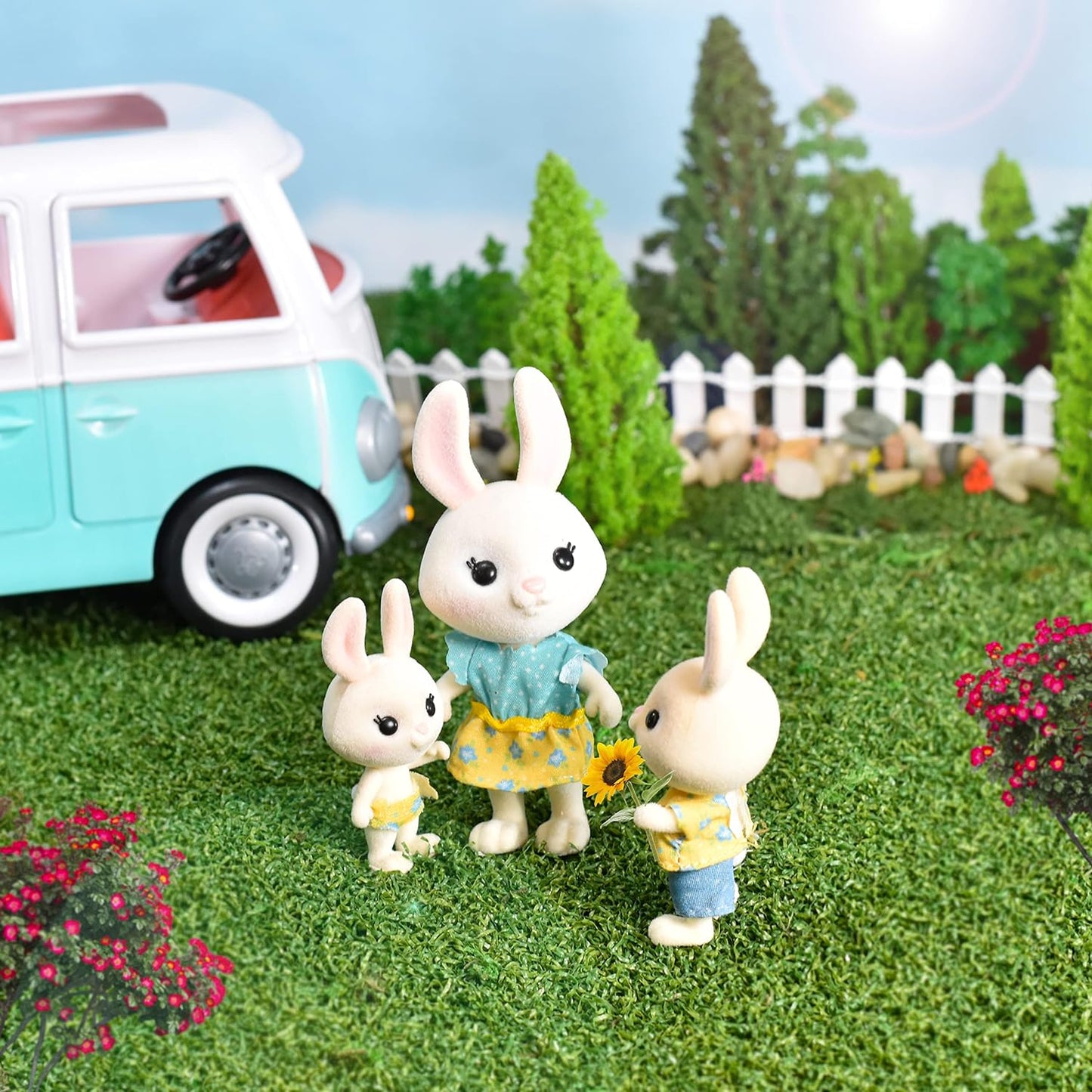 320398 | McScampers BUNNY Family (4 Figures)